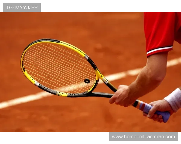 网球选手惊险救球动作登上热搜