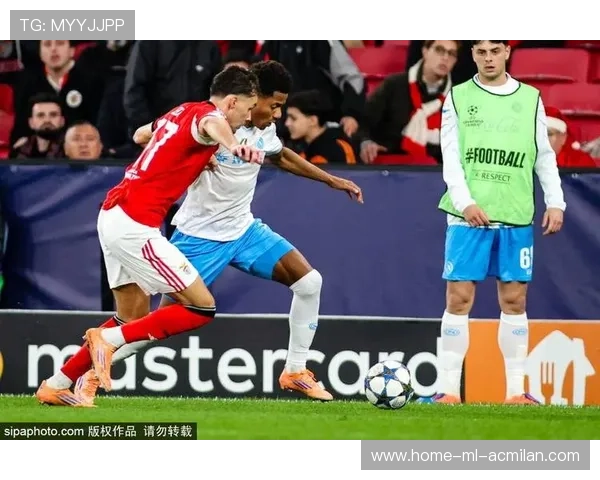 本菲卡巴尔科禁区双人防守下的绝妙推射破门，引爆全场